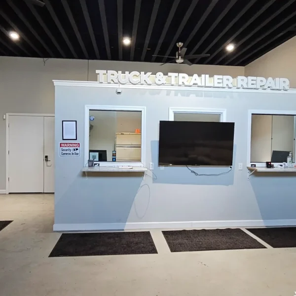 Arias Truck & Trailer Repair (9)